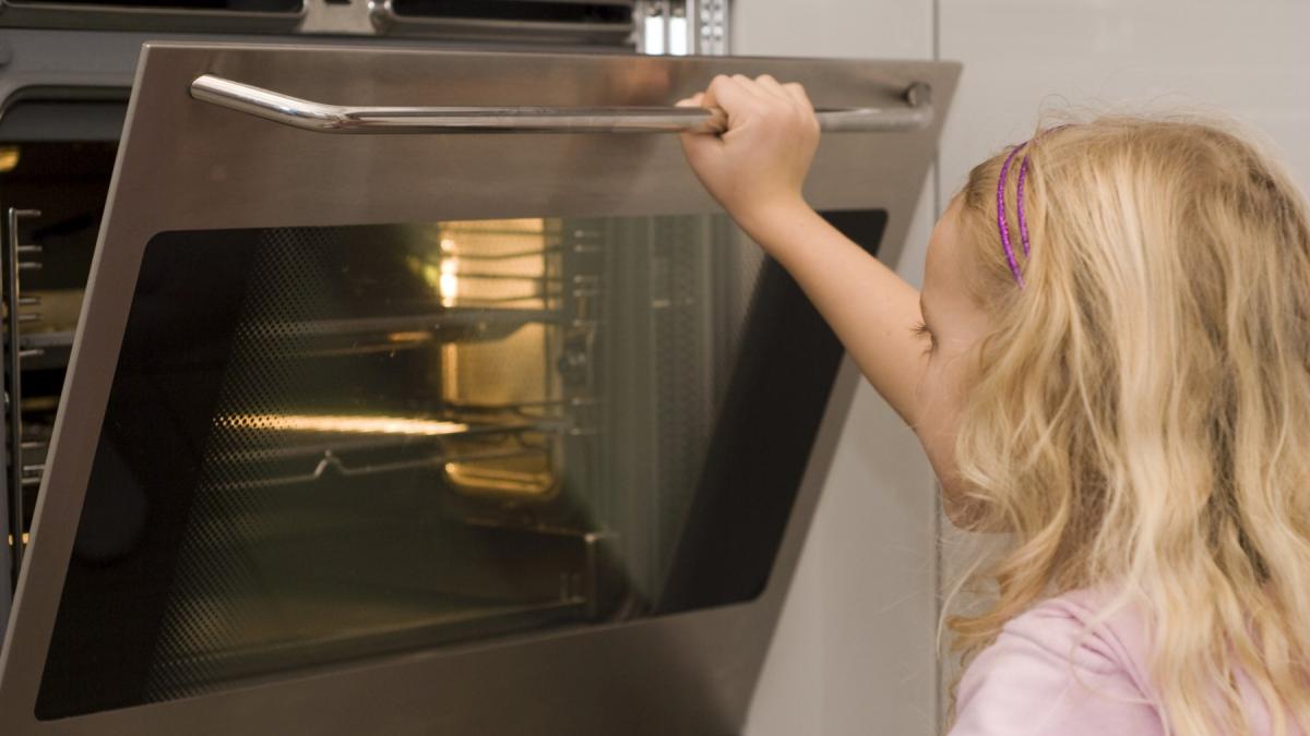 pasta minune care iti face cuptorul sa straluceasca din nou