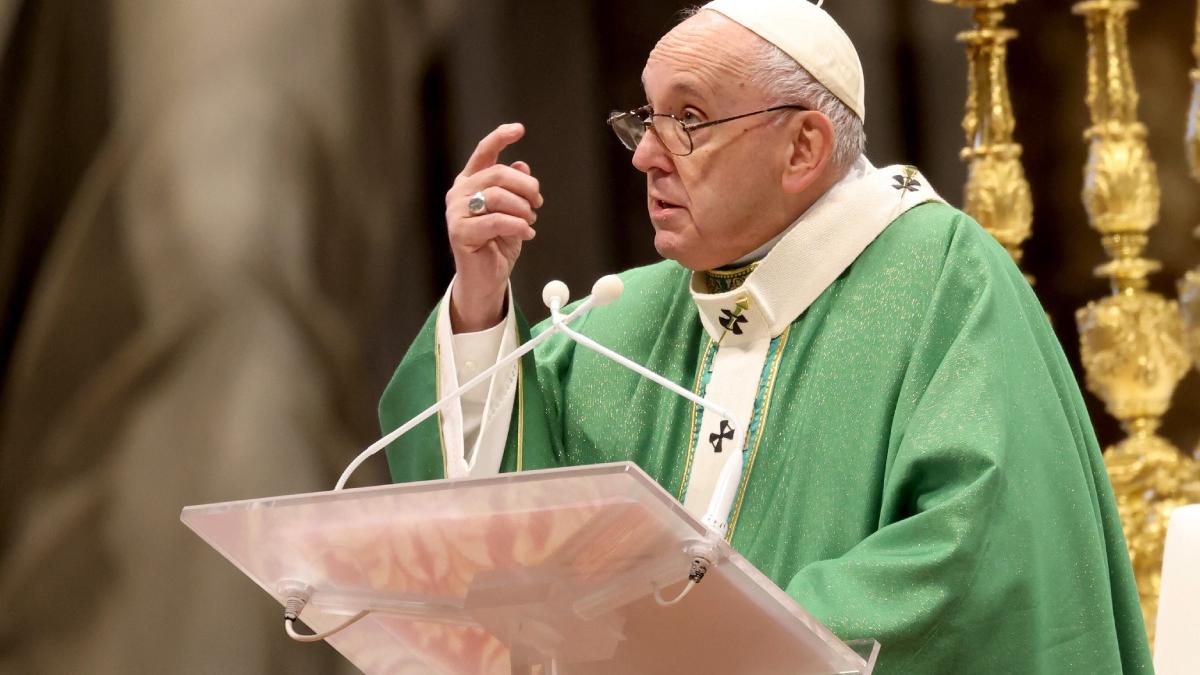 papa francisc condamna aruncare plastic apele navigabile gest criminal distruge planeta