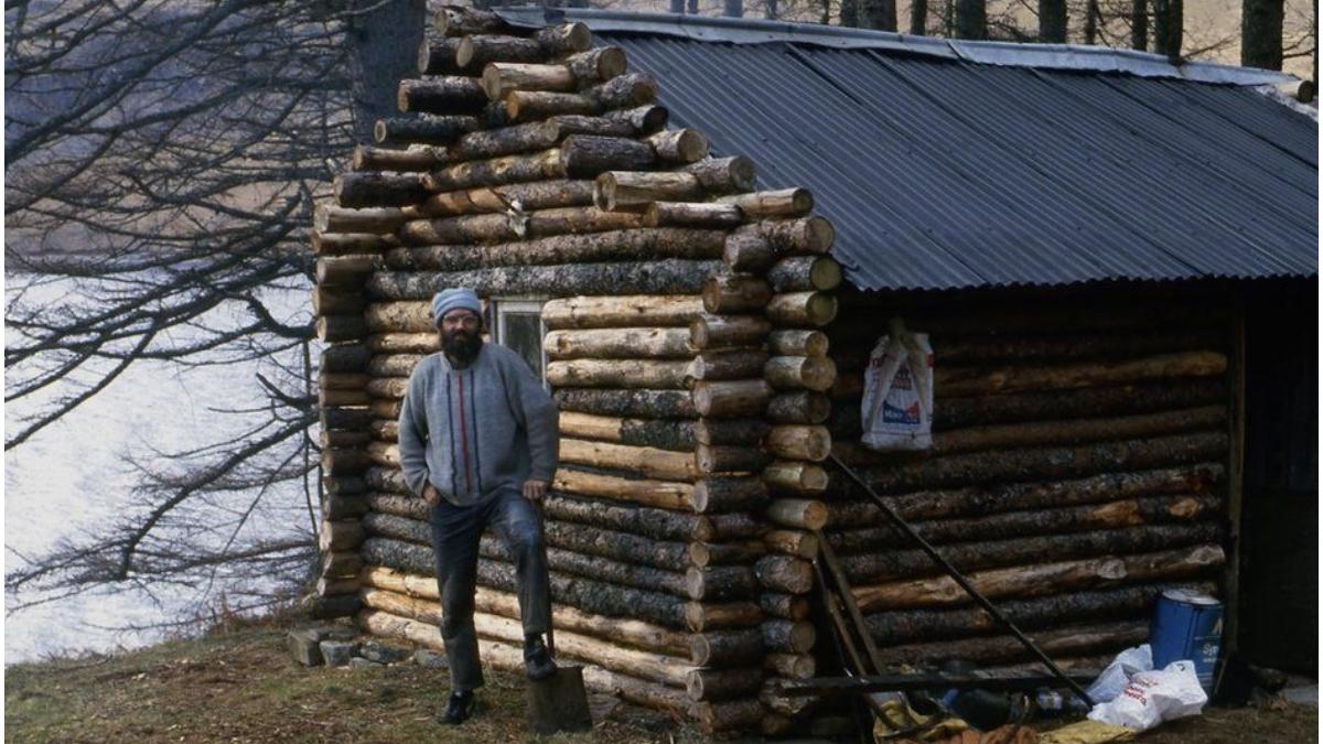 poveste barbat trait padure 40 ani fara electricitate apa curenta mananca cules pescuit