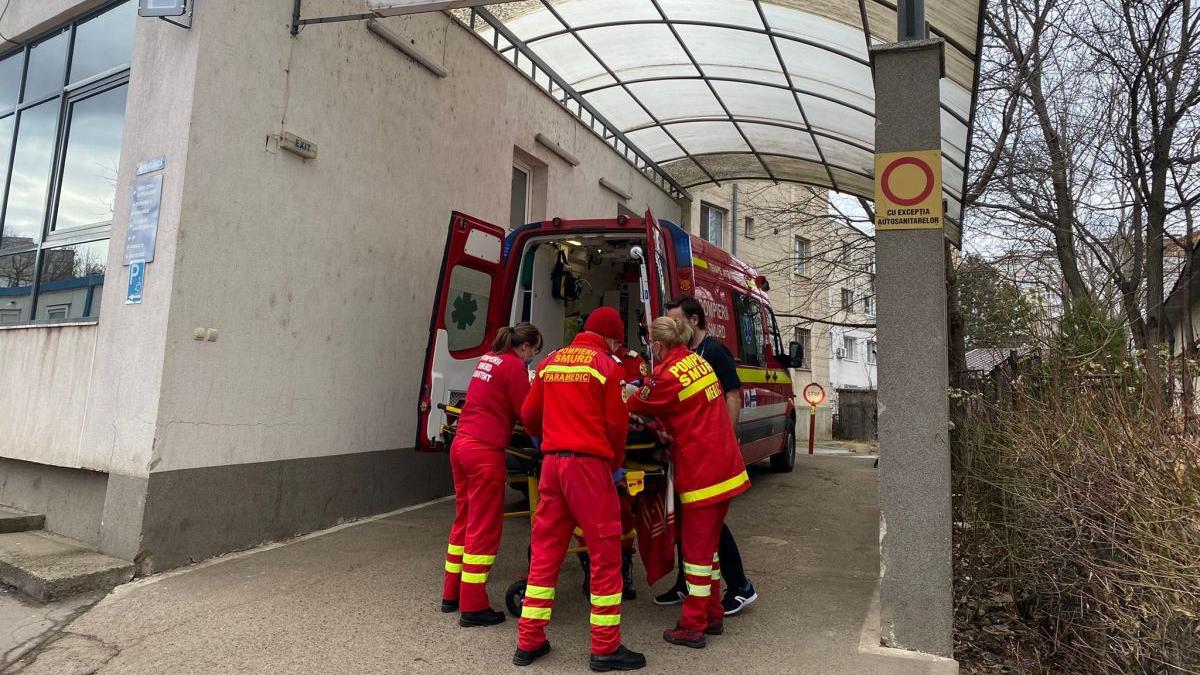 copil doi ani cazut bloc botosani