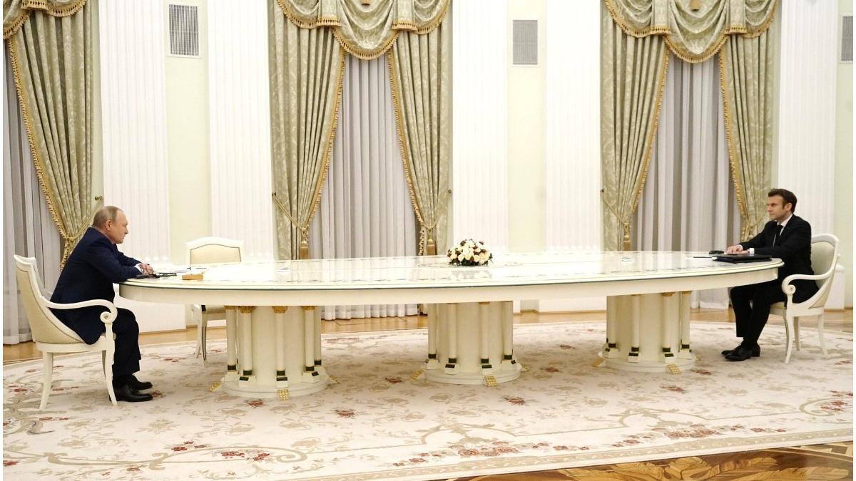 motiv putin macron masa lunga