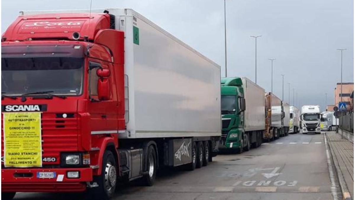soferi camioane italia protest crestere preturi combustibil