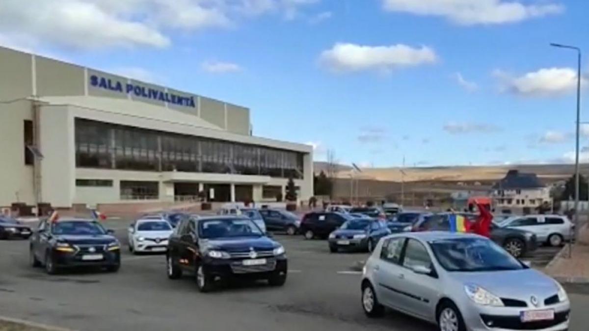 "Convoiul libertăţii" s-a pus în mişcare şi în România. Imagini cu protestul de la Piatra Neamţ