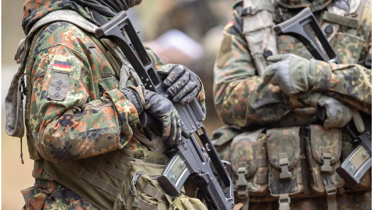 sua vor trimite militari polonia