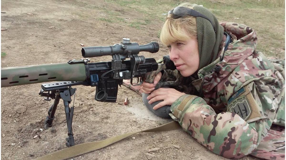 lunetista ucraina pregatista sa infrunte rusi