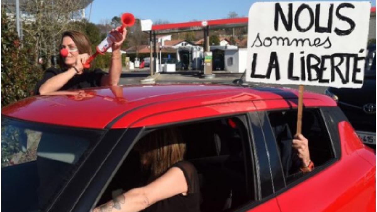 convoiul libertatii la bruxelles europarlamentarul roman cristi terhes amenintati arestare