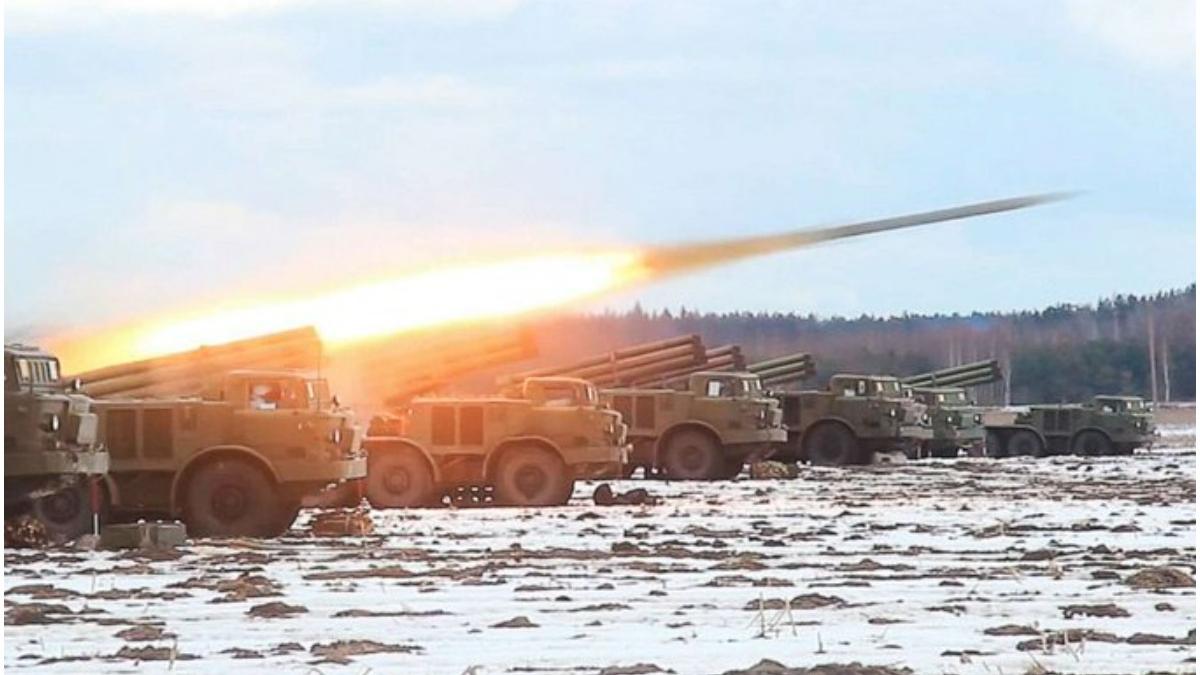 rusia trimite mii militari aproape de granita ucraina