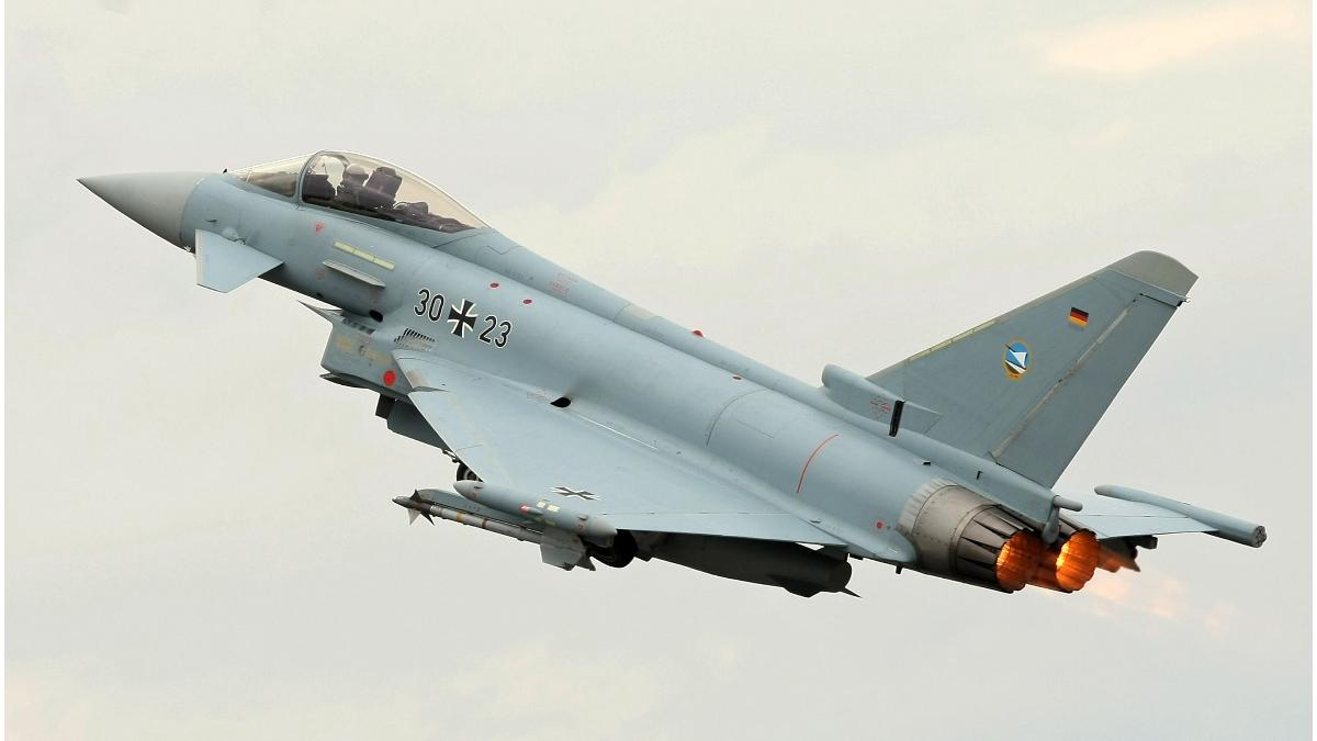 trei aeronave eurofighter typhoon forte aeriene germane aterizare mihail kogalniceanu