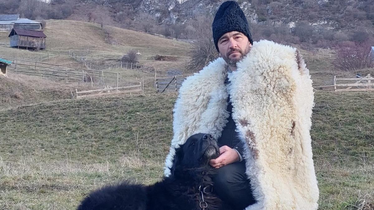 viata fermier rucar paduri populate ursi toni avram