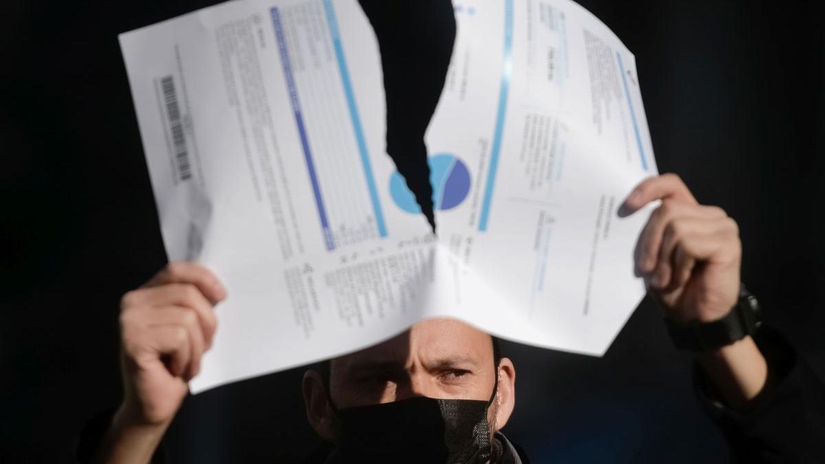 trei facturi curent februarie una corecta