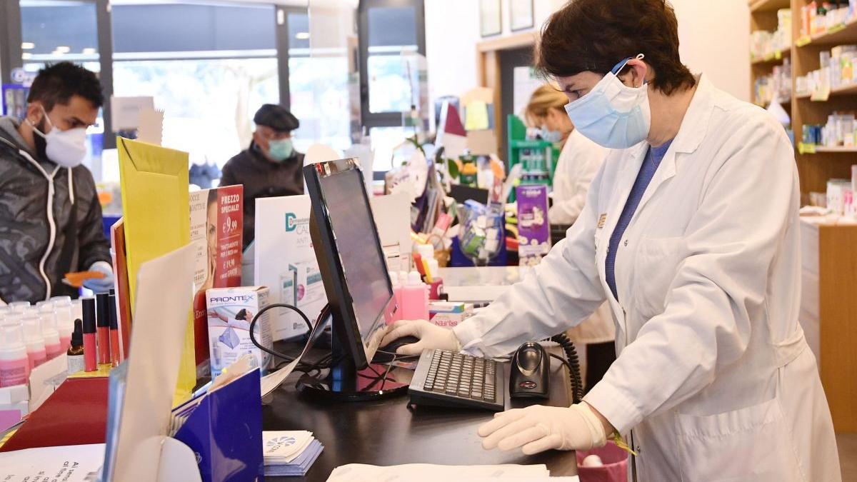 salarii farmacisti catena doctor max