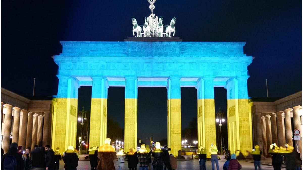 berlin paris lumineaza cladiri culori nationale ucraina