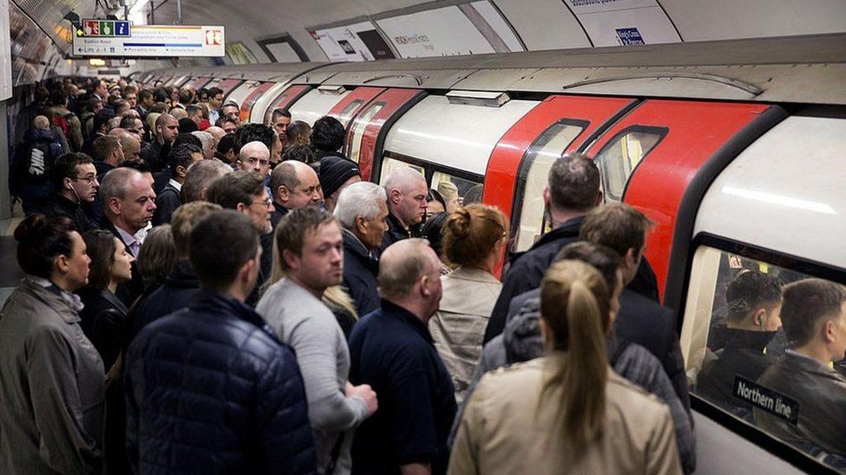 masca masca de protectie obligatorie londra metrou