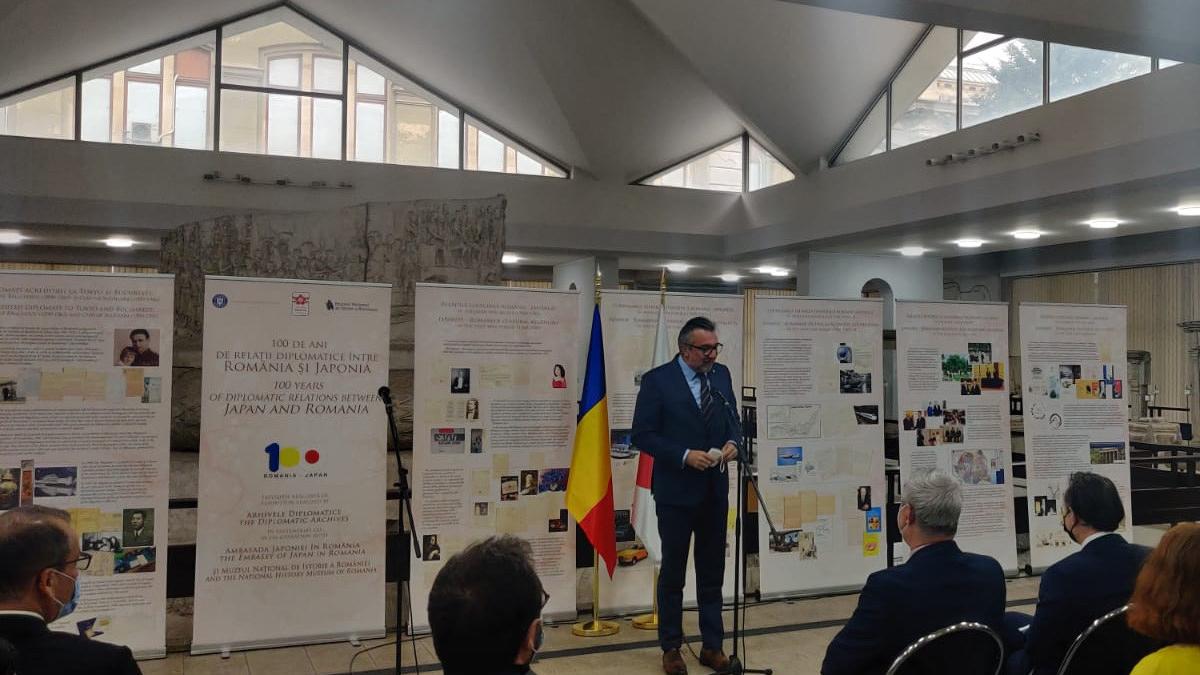ministrul culturii lucian romascanu a participat la deschiderea expozitiei 100 de ani de relatii