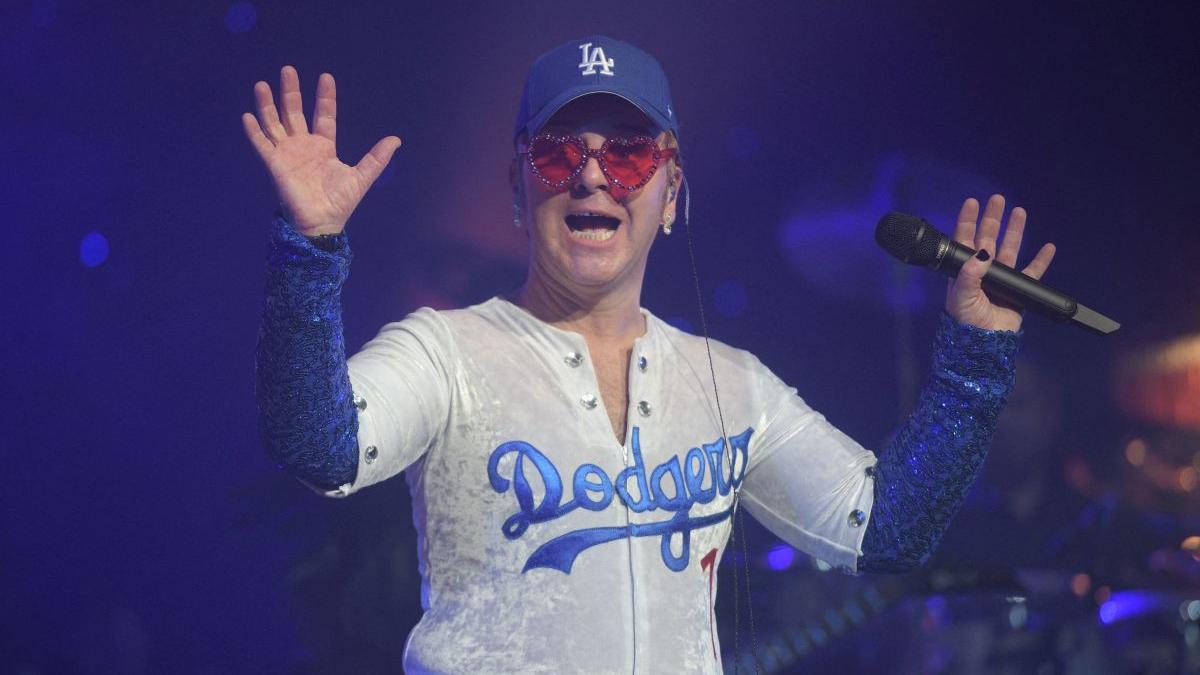 sir elton john drama 3 000 metri altitudine avion privat farnborough