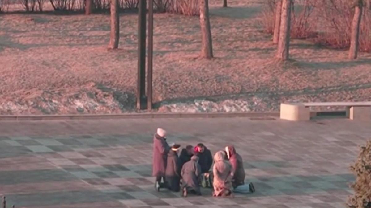 ucraineni se roaga in genunchi mijloc oras harkov stare razboi