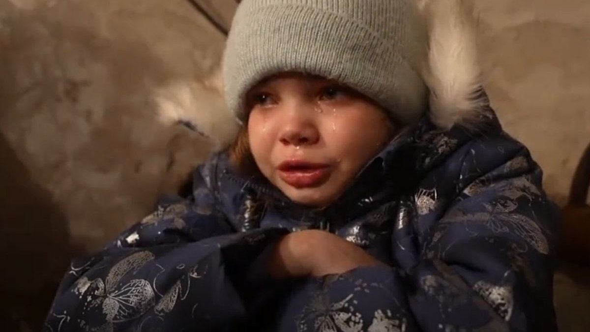 Imaginile războiului din Ucraina, prin ochii înlăcrimaţi ai unei fetiţe:  "Nu vreau să mor. Vreau să se termine cât mai curând"