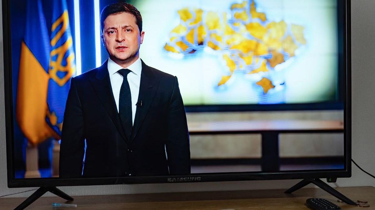 zelenski ucraina singura sa lupte rusia