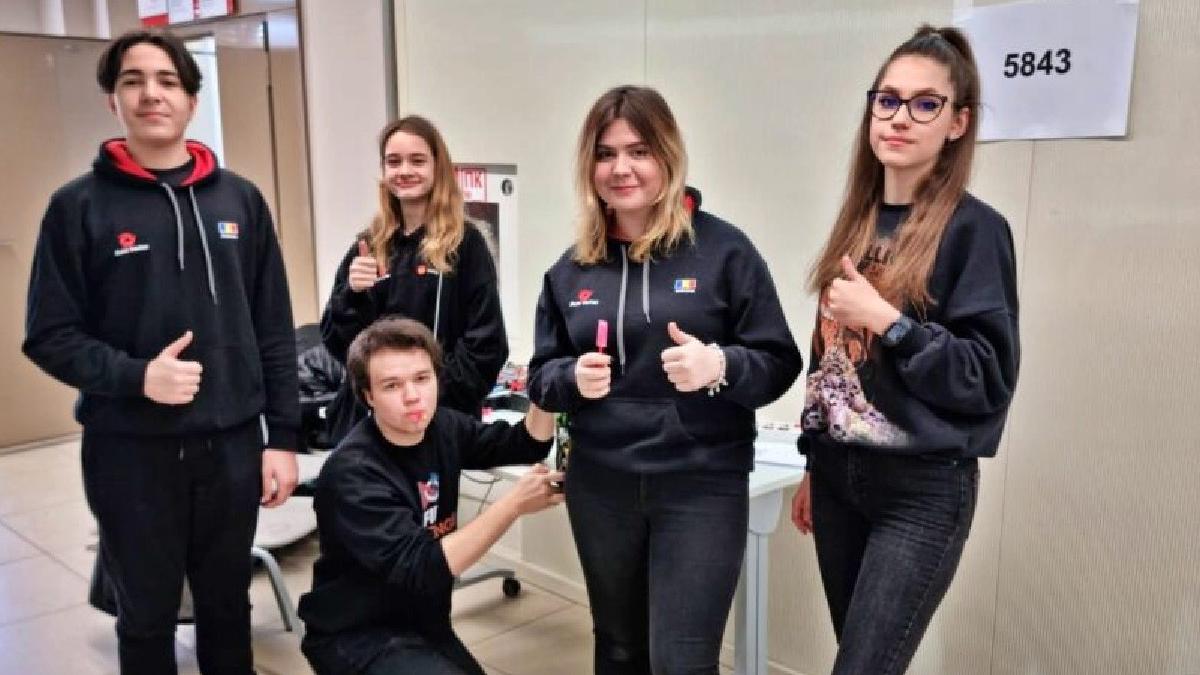 elevii romani obligati sa dea jos steagul romaniei la un concurs de robotica in sankt petersburg