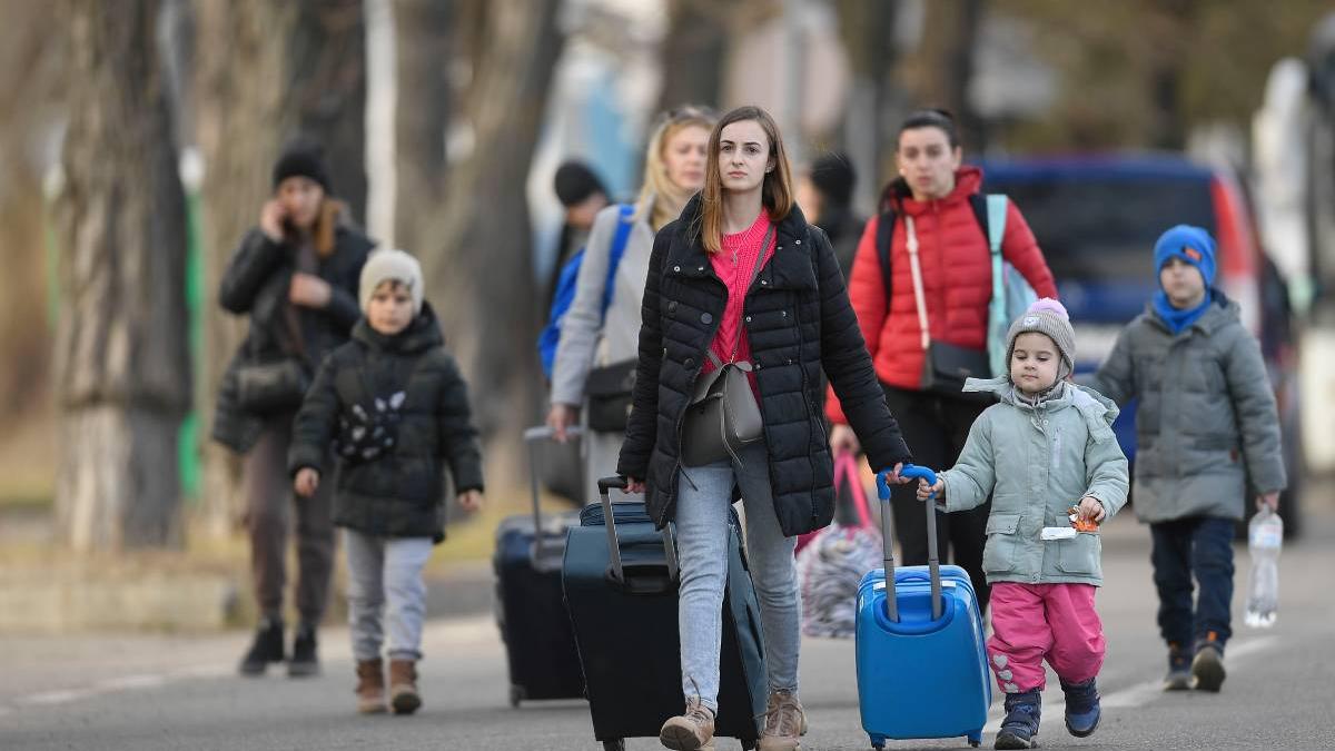 tabere tineret cazare refugiati firea