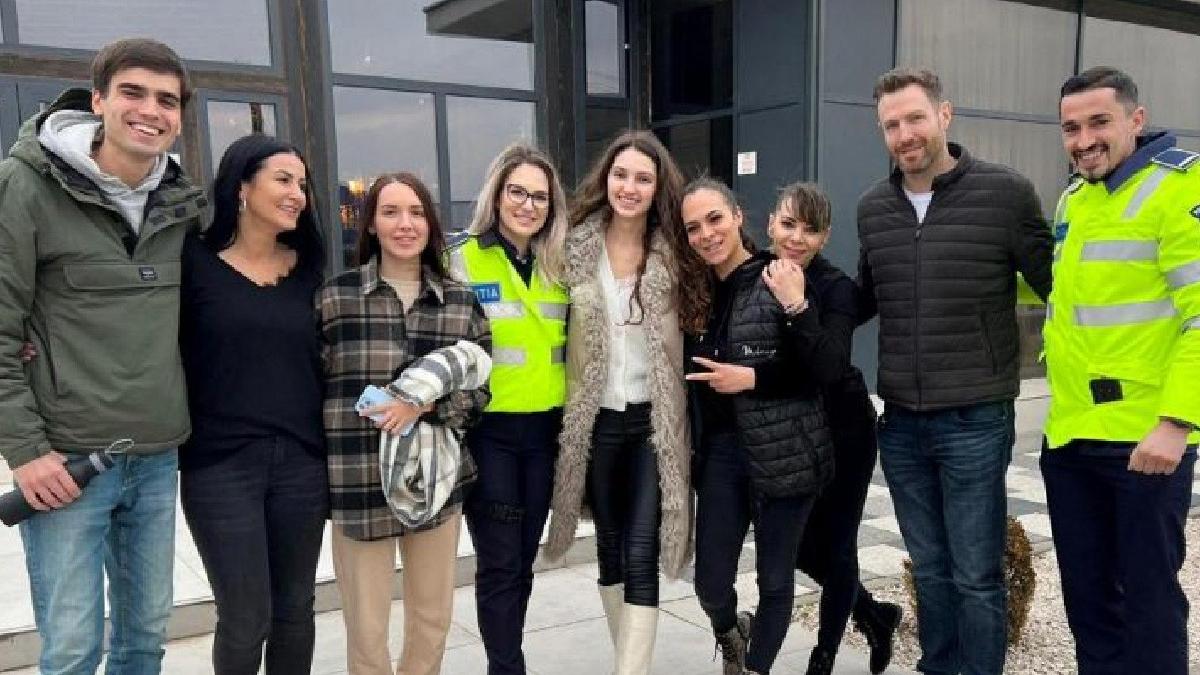 politisti sebes gest emotionant tineri ucraineni opriti trafic politia romana