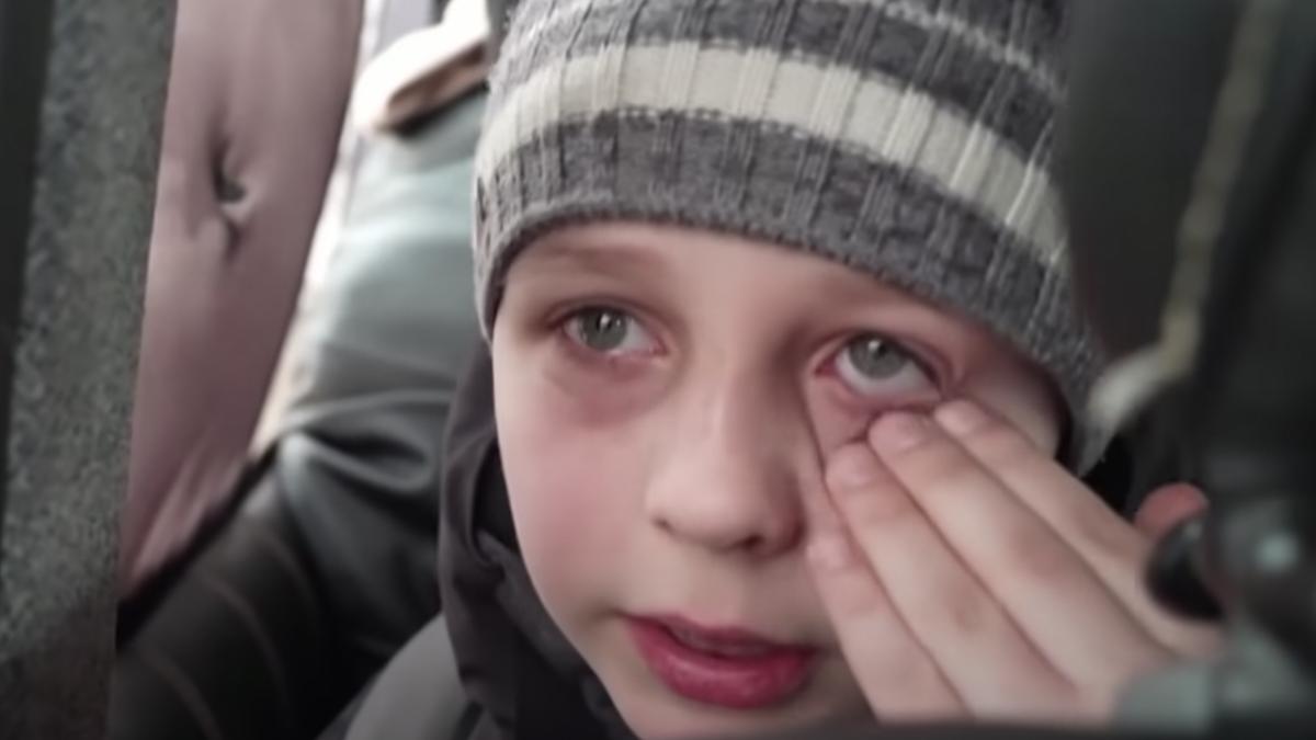 copil ochii lacrimi parasit kiev lasat tata acolo va ajuta eroii nostri