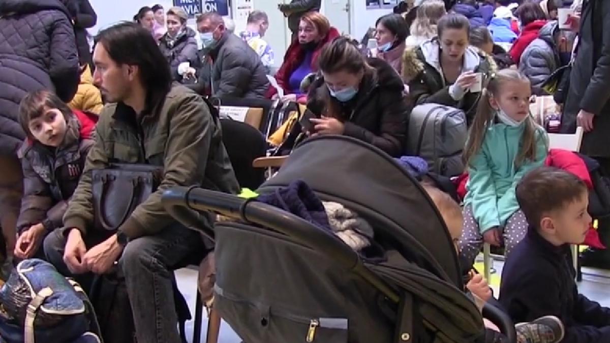 valuri refugiati gari autoritati ajutor apa hrana cazare