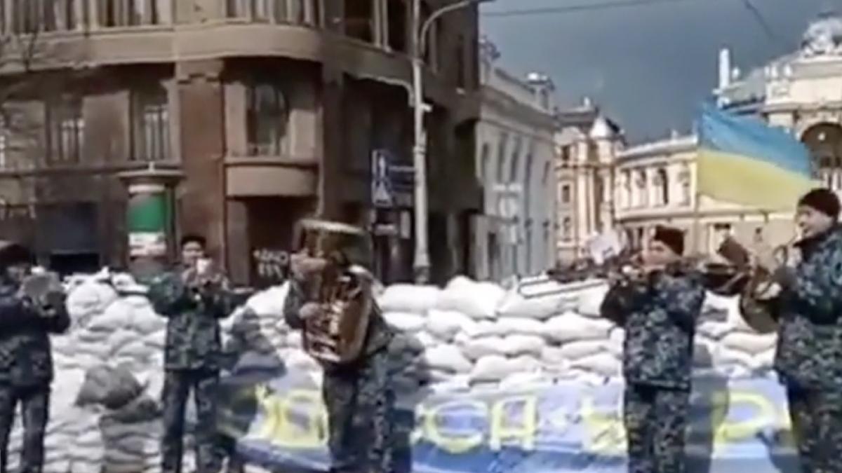 militari ucraineni odessa canta dont worry be happy
