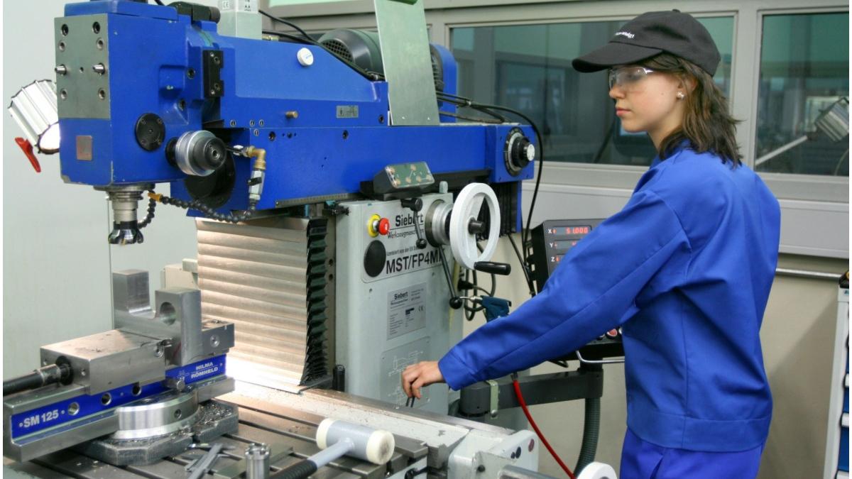 saptamana lucru 4 zile weekend 3 zile romania