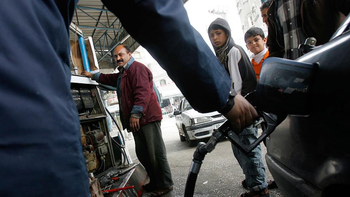 benzina mol scumpa fata petrom lukoil