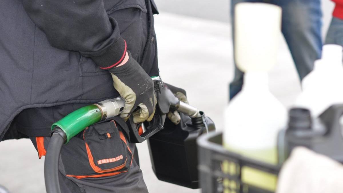 consiliul concurentei investigheaza crestere brusca preturi carburanti