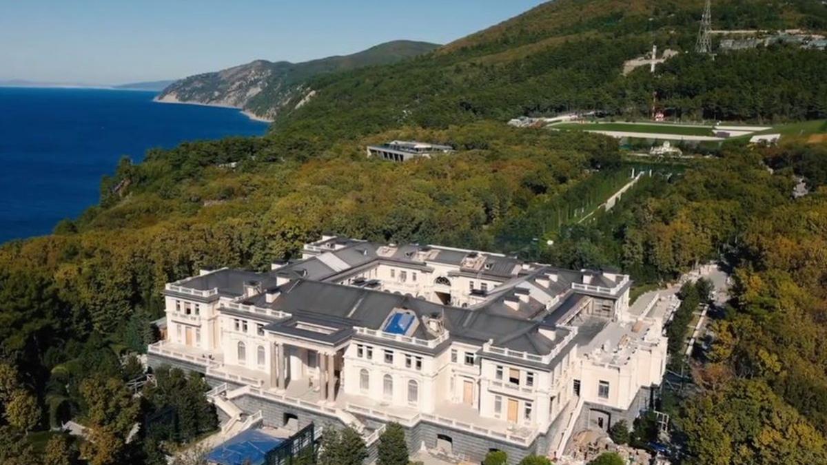 vladimir putin palat marea neagra oligarhi cel mai bogat om din lume