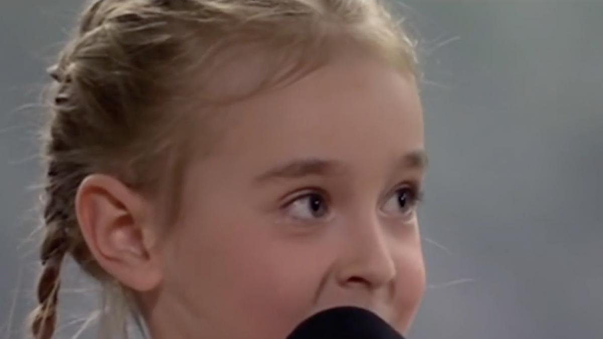 fetita cantat buncar kiev imn ucraina concert