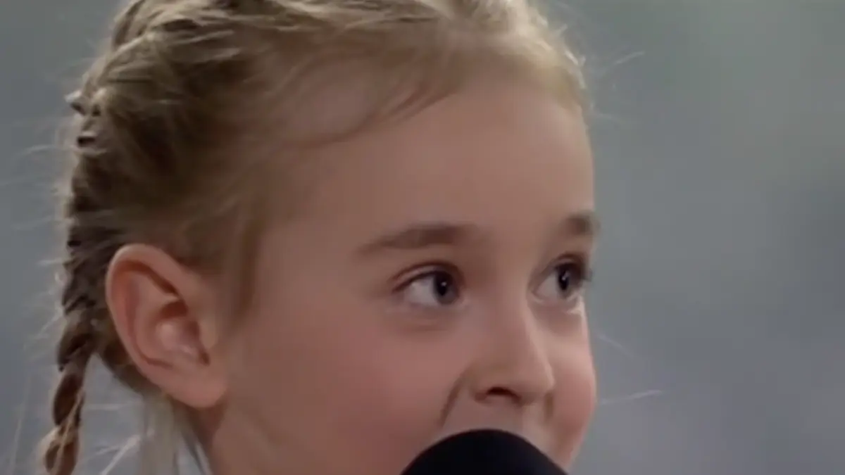 fetita cantat buncar kiev imn ucraina concert