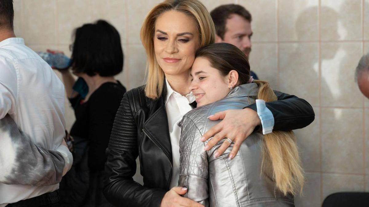 gabriela firea vizita orfani ucraina