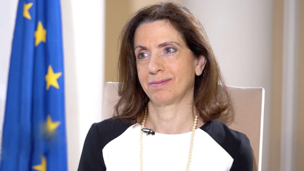 sofia grammata mesaj romani