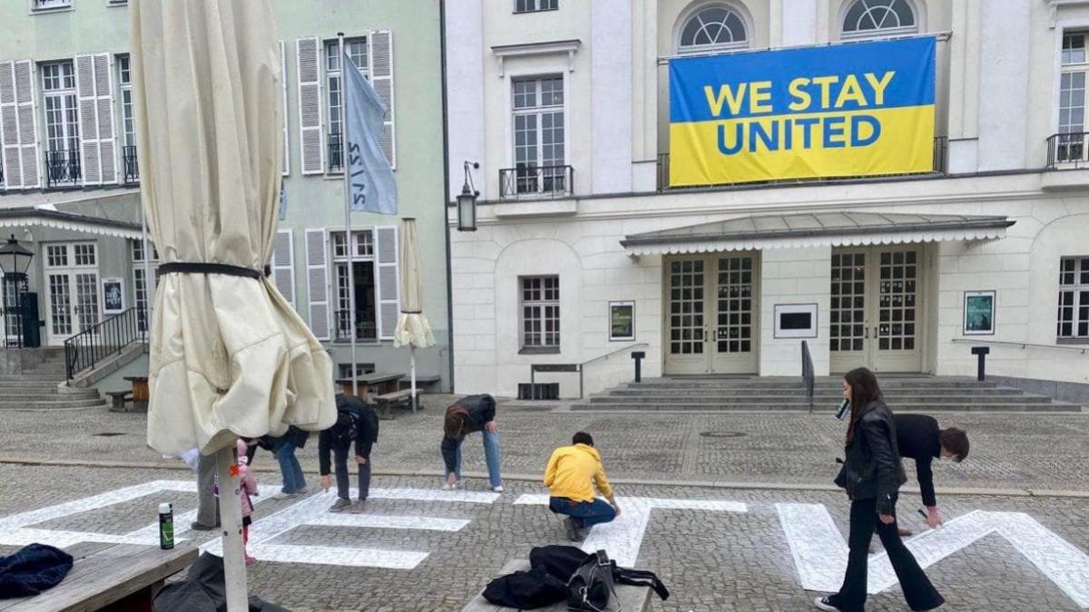 teatru deutsches berlin mariupol copii solidaritate