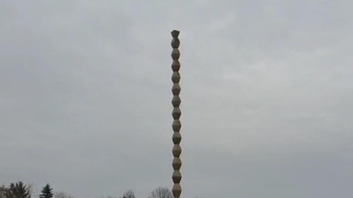 coloana infinitului degradata constantin brancusi targu jiu
