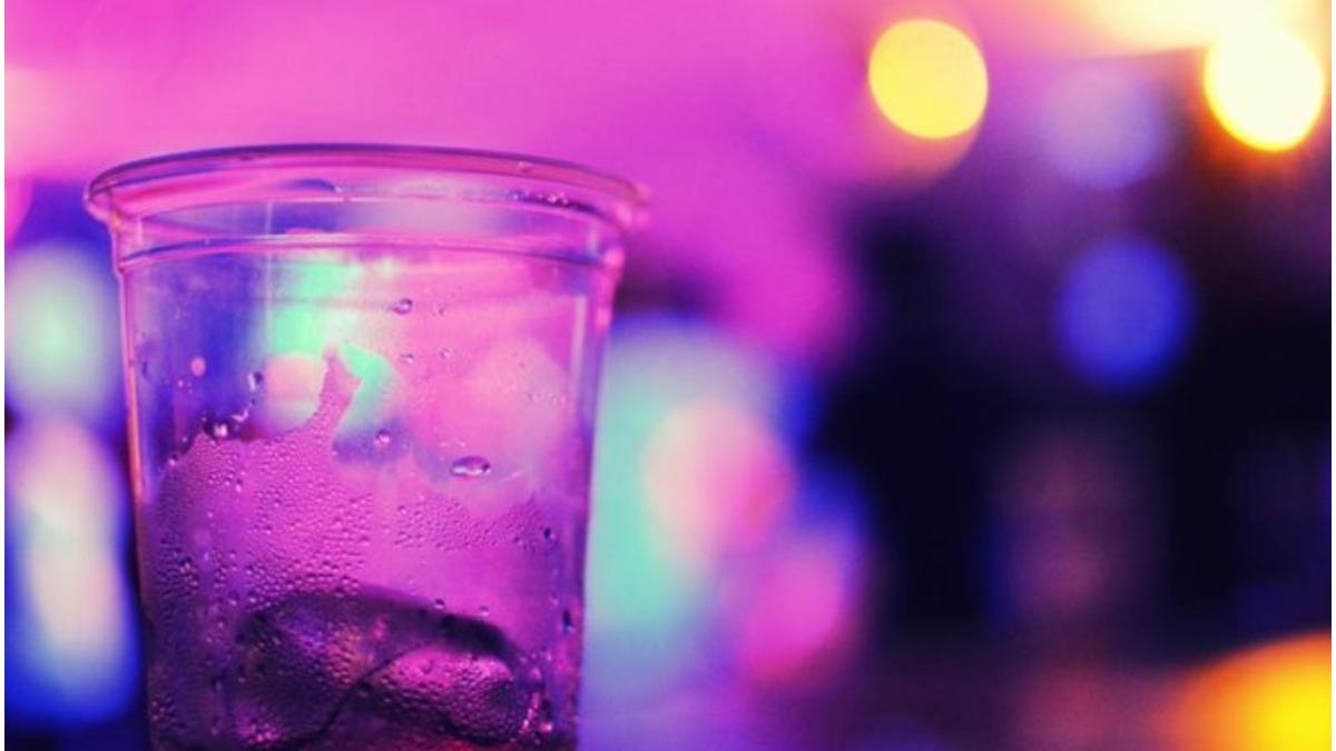 femeie petrecut patru ani pahar sticla blocat vezica urinara tunisia