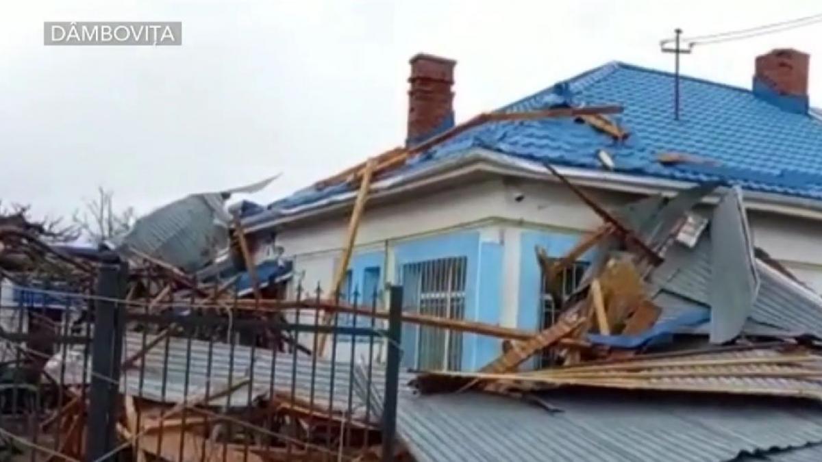 furtuni ravagii vijelii vant puternic copaci acoperisuri