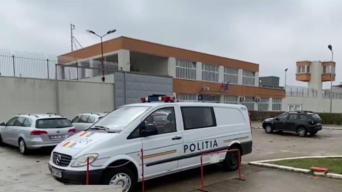politist penitenciar impuscat magazie armament arad