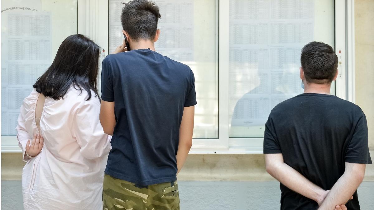 elevi epuizati examene sondaj