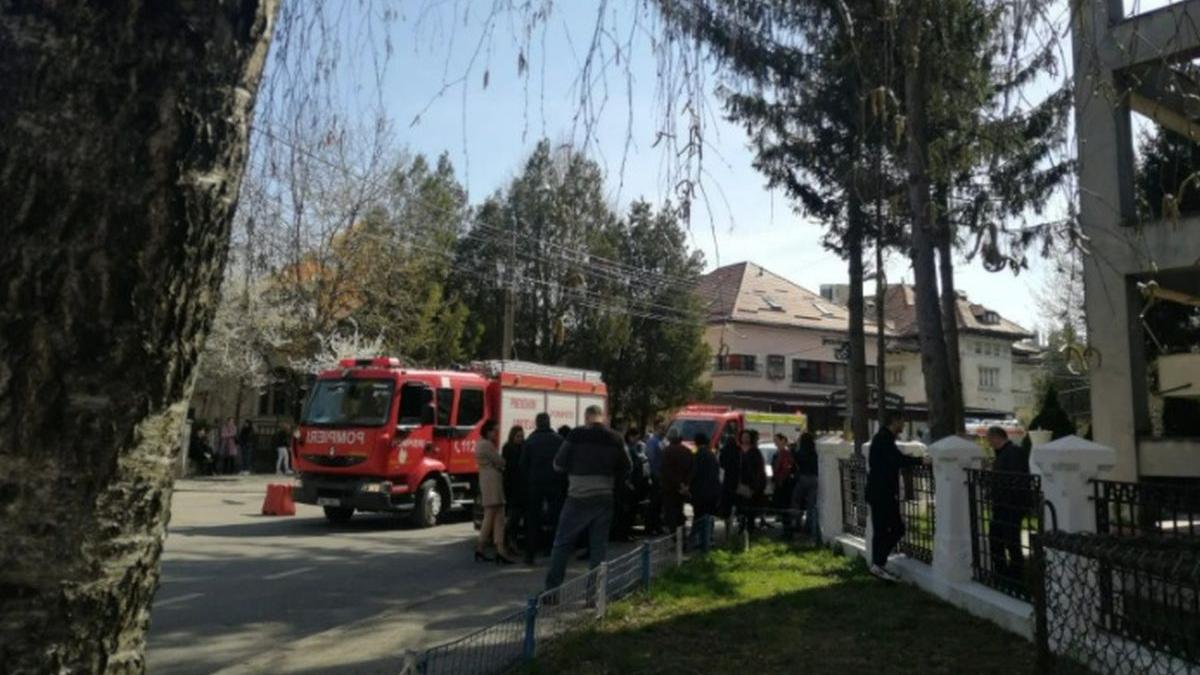 amenintare bomba curtea de apel bacau pirotehnisti oameni evacuati cladire