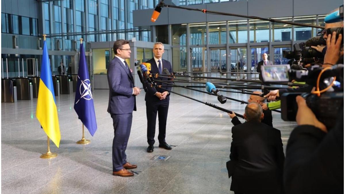 jens stoltenberg dmitro kuleba reuniune ministri externe nato cerinte reprezentant ucraina
