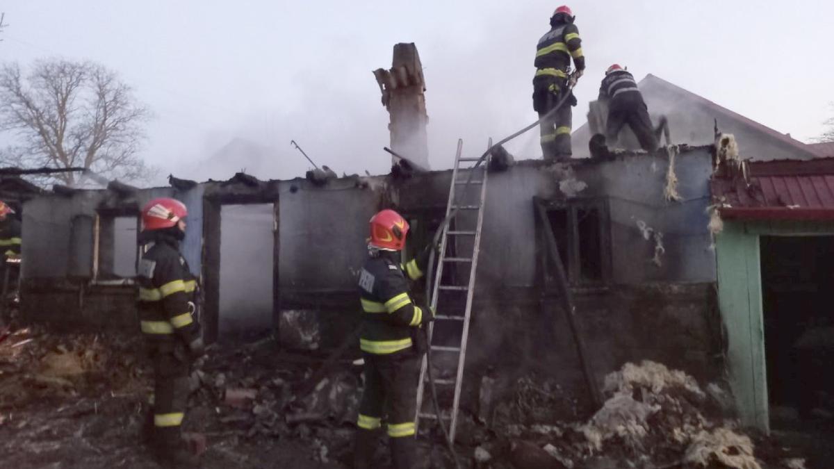 copil 8 ani incendiat 2 adaposturi animale jucat chibrituri