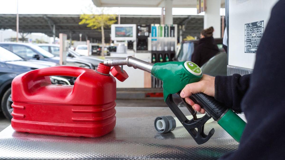 explicatie un litru motorina mai scump 70 de bani decat un litru de benzina