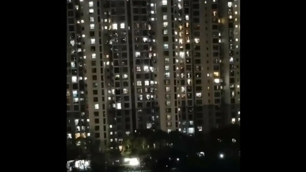 oamenii urla noaptea geamuri saptamana carantina totala shanghai