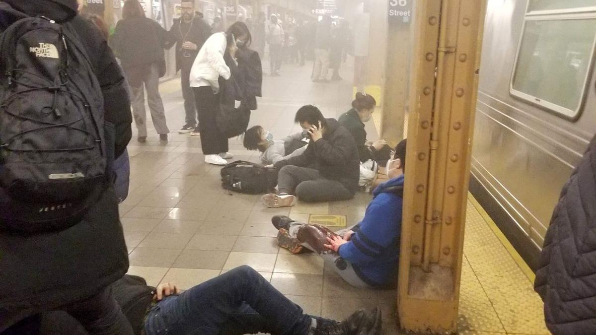 atac armat explozii brooklyn sunset park new york metrou