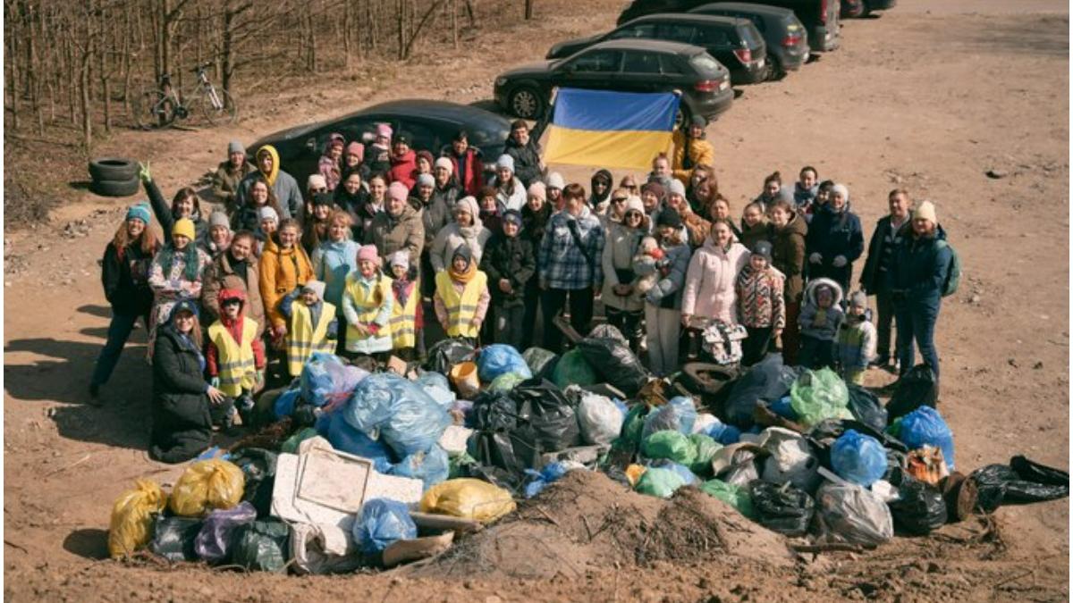 ucrainenii curata parcuri polonia multumire ospitalitate