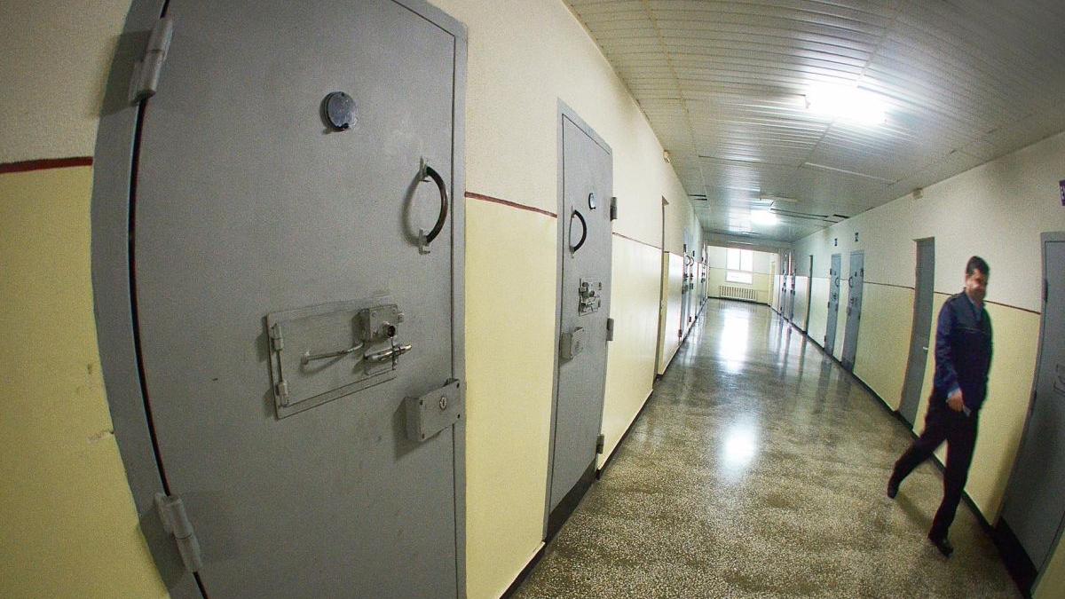 agent penitenciar maxima siguranta arad droguri